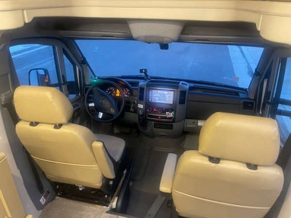 Image00016 2018 Winnebago Class C RV View 24J