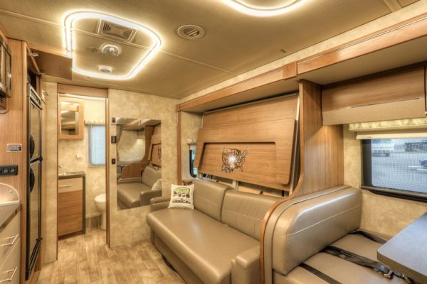 Image00017 2018 Winnebago Class C RV NAVION 24D