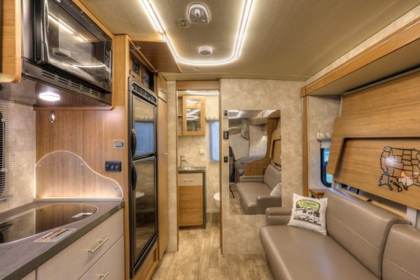 Image00018 2018 Winnebago Class C RV NAVION 24D