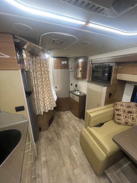 Image00018 2018 Winnebago Class C RV View 24J