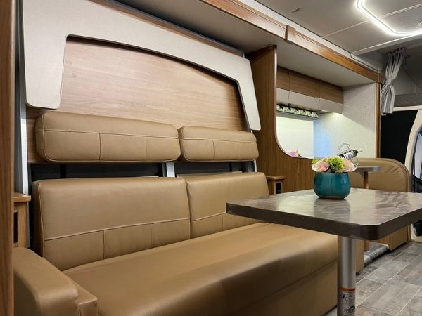 Image00018 2019 Winnebago Class C RV NAVION 24D
