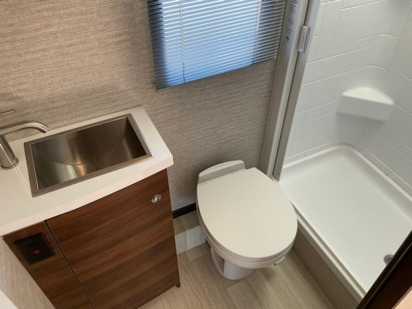 Image00018 2021 Winnebago Class C RV NAVION 24D