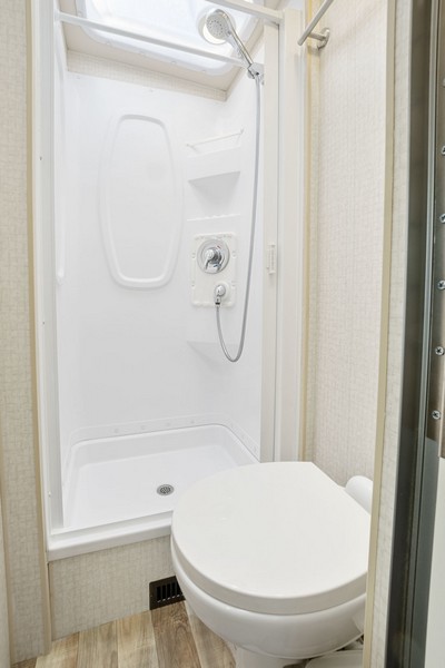 Image00019 2017 Winnebago Class C RV NAVION 24J