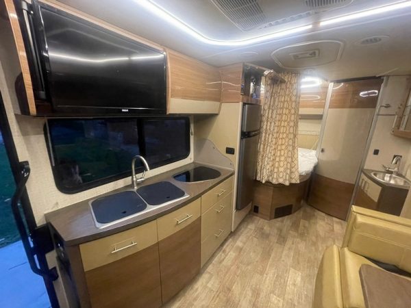 Image00019 2018 Winnebago Class C RV View 24J
