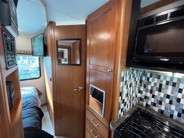 Image00019 2019 Tiffin Motorhomes Class C RV Wayfarer 24TW