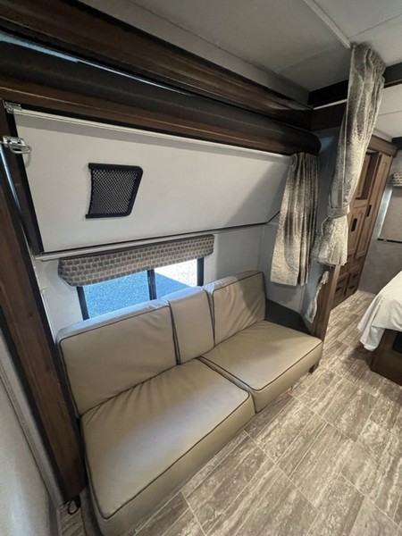 Image00019 2020 Forest River Class C RV Sunseeker LE 2550DSLE Ford Chassis