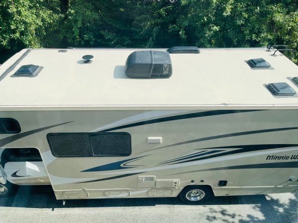 Image00020 2021 Winnebago Class C RV MINNIE WINNIE 25B