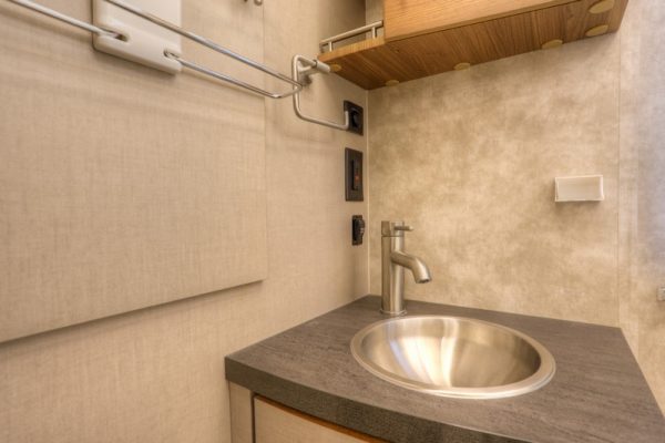 Image00021 2018 Winnebago Class C RV NAVION 24D