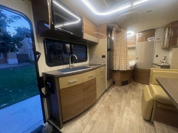 Image00021 2018 Winnebago Class C RV View 24J