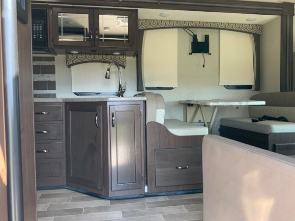 Image00022 2020 Thor Motor Coach Class C RV CHATEAU 31W