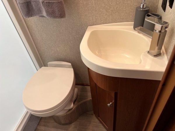 Image00023 2019 Tiffin Motorhomes Class C RV Wayfarer 24TW