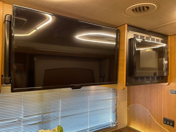 Image00023 2019 Winnebago Class C RV NAVION 24D