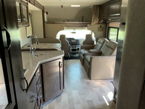 Image00024 2020 Thor Motor Coach Class C RV CHATEAU 31W