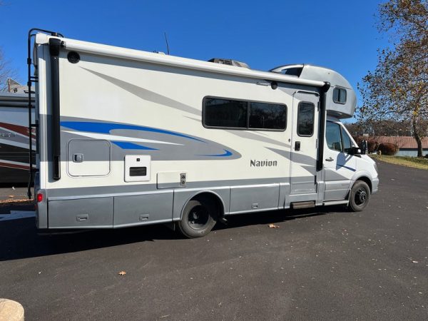 Image00025 2018 Winnebago Class C RV NAVION 24D