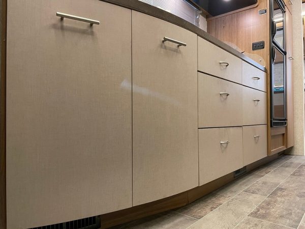 Image00027 2019 Winnebago Class C RV NAVION 24D