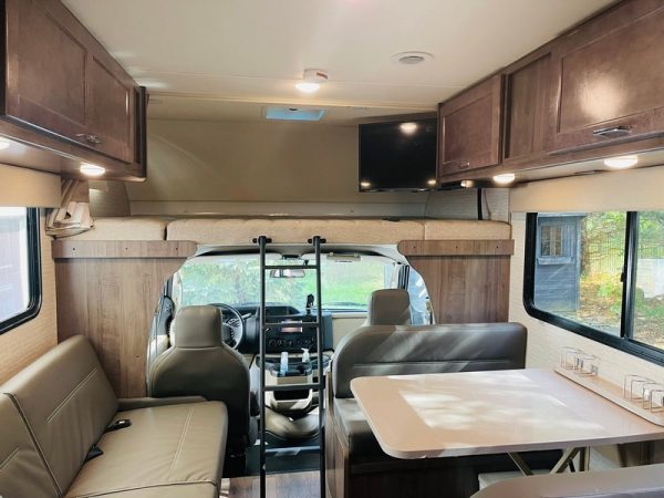 Image00027 2021 Winnebago Class C RV MINNIE WINNIE 25B