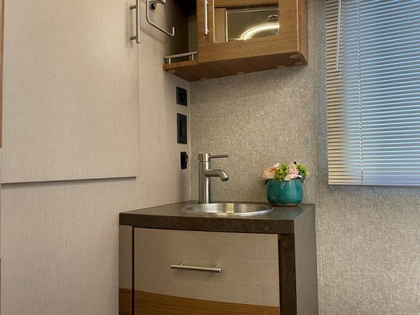 Image00028 2019 Winnebago Class C RV NAVION 24D