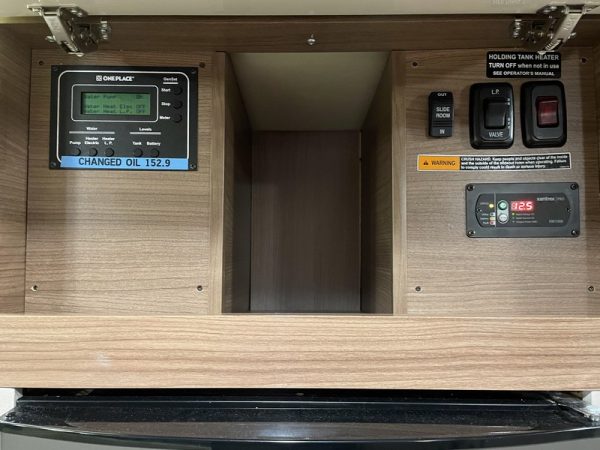 Image00029 2017 Winnebago Class C RV VIEW 24J