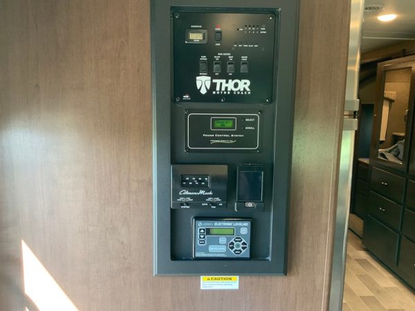 Image00029 2020 Thor Motor Coach Class C RV CHATEAU 31W