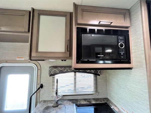 Image00029 2021 Thor Motor Coach Class C RV Chateau 22E Chevy