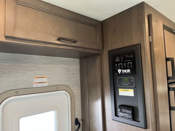 Image00029 2021 Thor Motor Coach Class C RV Chateau 31EV