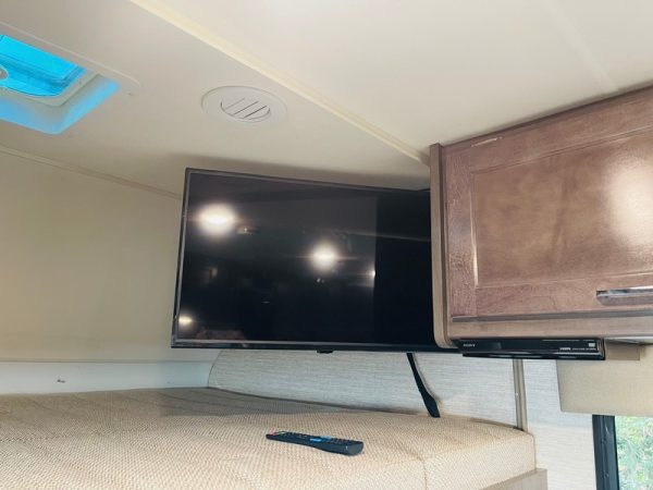Image00029 2021 Winnebago Class C RV MINNIE WINNIE 25B