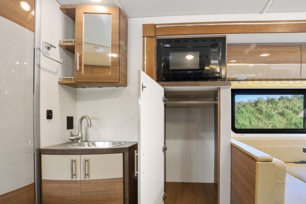 Image00030 2017 Winnebago Class C RV NAVION 24J