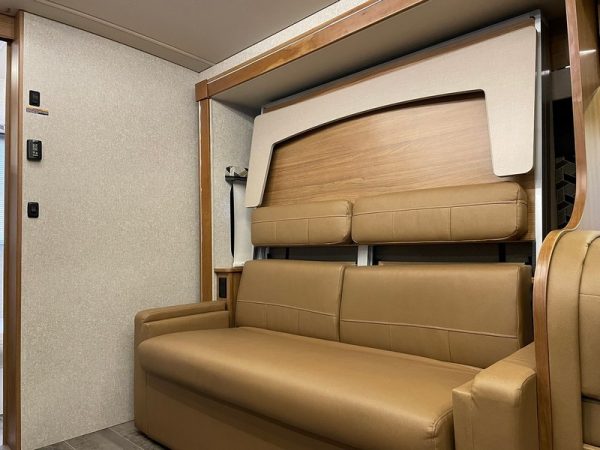Image00030 2019 Winnebago Class C RV NAVION 24D