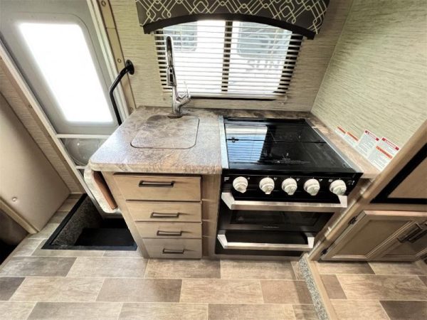 Image00030 2021 Thor Motor Coach Class C RV Chateau 22E Chevy