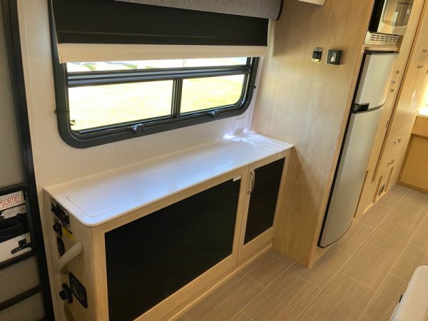 Image00031 2018 Leisure Travel Class C RV UNITY U24MB