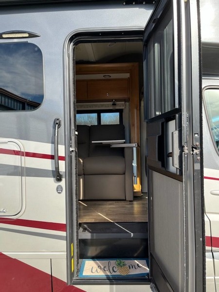Image00031 2019 Thor Motor Coach Class C RV QUANTUM WS31