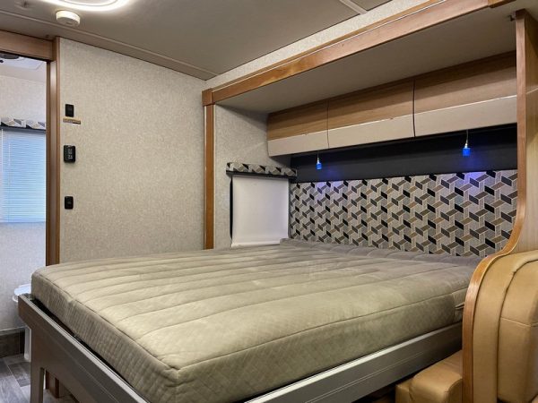 Image00031 2019 Winnebago Class C RV NAVION 24D