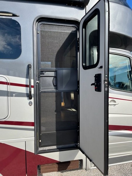 Image00032 2019 Thor Motor Coach Class C RV QUANTUM WS31
