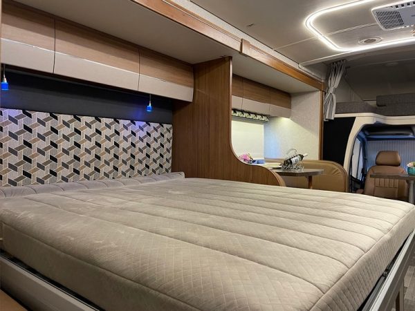 Image00032 2019 Winnebago Class C RV NAVION 24D