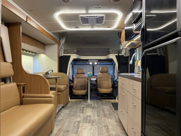 Image00033 2019 Winnebago Class C RV NAVION 24D