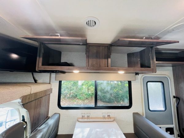 Image00033 2021 Winnebago Class C RV MINNIE WINNIE 25B