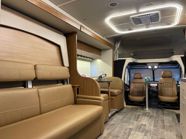 Image00034 2019 Winnebago Class C RV NAVION 24D