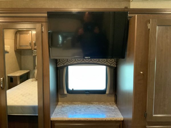 Image00035 2020 Thor Motor Coach Class C RV CHATEAU 31W
