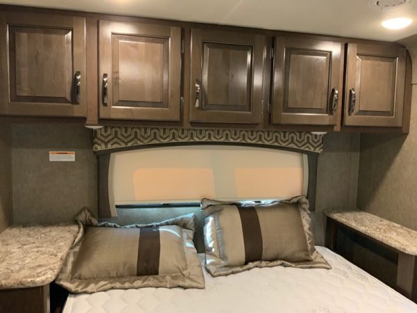 Image00036 2020 Thor Motor Coach Class C RV CHATEAU 31W