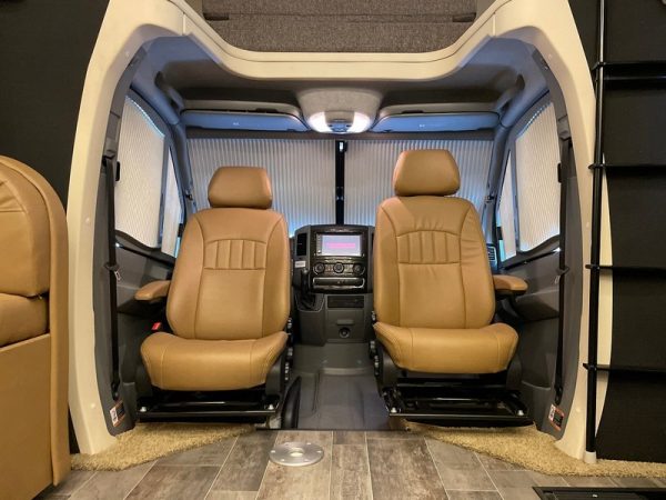 Image00037 2019 Winnebago Class C RV NAVION 24D