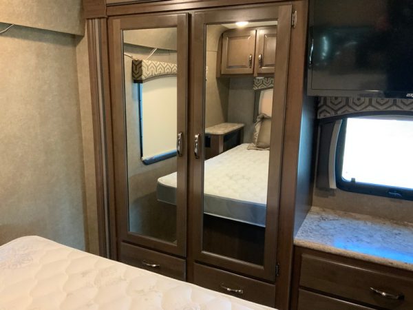 Image00037 2020 Thor Motor Coach Class C RV CHATEAU 31W