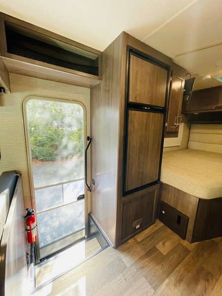 Image00037 2021 Winnebago Class C RV MINNIE WINNIE 25B