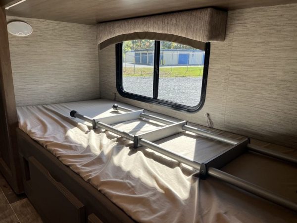 Image00038 2021 Thor Motor Coach Class C RV Chateau 31EV
