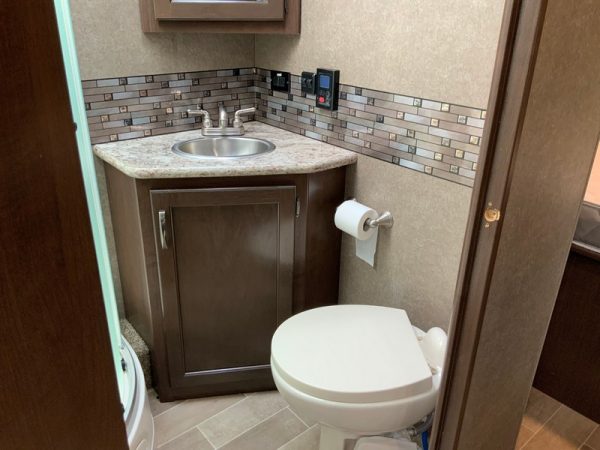 Image00039 2020 Thor Motor Coach Class C RV CHATEAU 31W