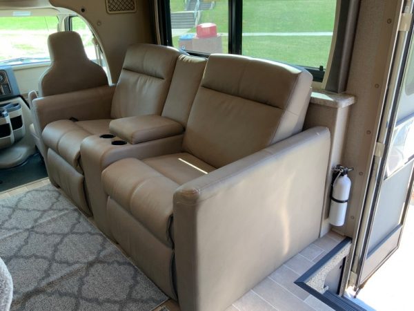 Image00042 2020 Thor Motor Coach Class C RV CHATEAU 31W