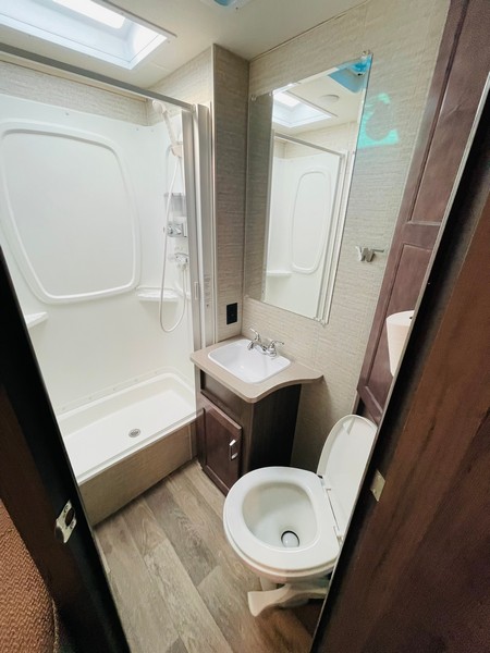 Image00042 2021 Winnebago Class C RV MINNIE WINNIE 25B