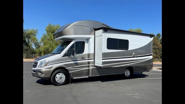 Image00043 2019 Winnebago Class C RV NAVION 24D