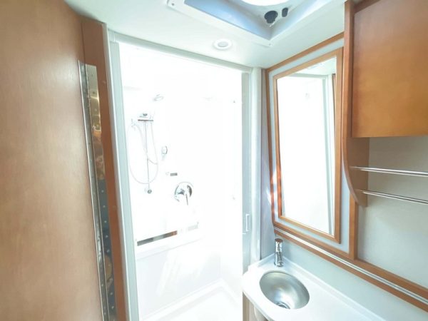 Image00045 2018 Leisure Travel Class C RV Unity U24FX