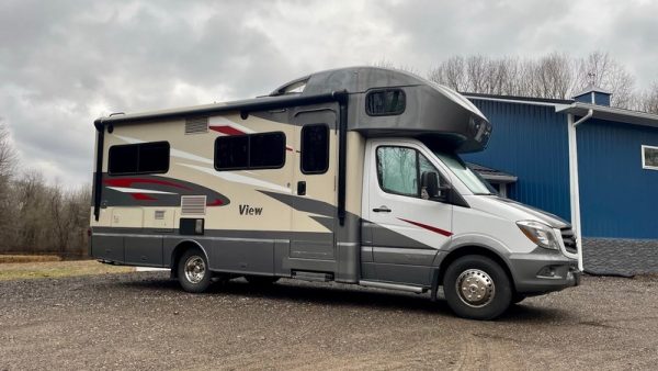 Image00047 2017 Winnebago Class C RV VIEW 24J
