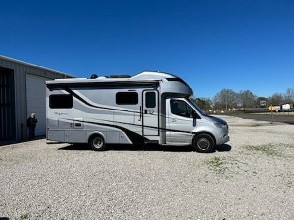 Image00050 2020 Tiffin Motorhomes Class C RV Wayfarer 24TW